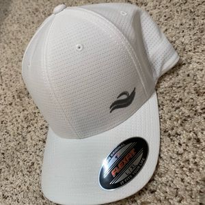 Travis Matthew hat